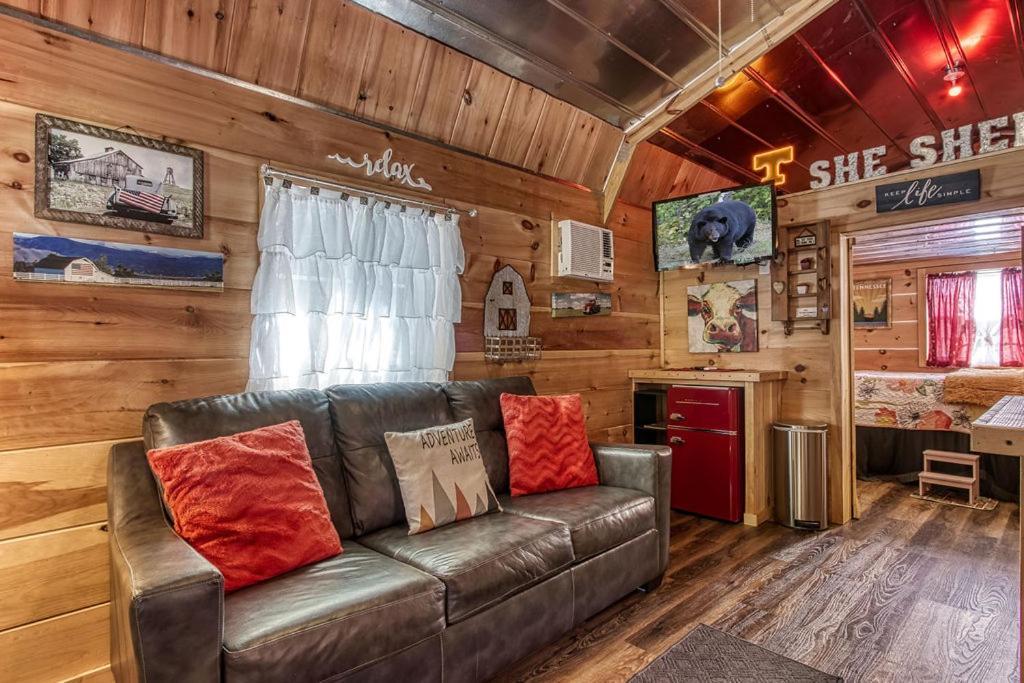 The Tiny Barn, 1089 Free Tickets Each Paid Day, Dollywood And More Sevierville Eksteriør bilde