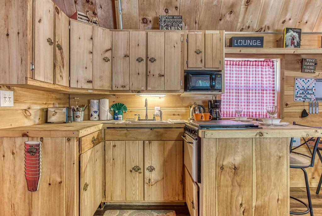 The Tiny Barn, 1089 Free Tickets Each Paid Day, Dollywood And More Sevierville Eksteriør bilde